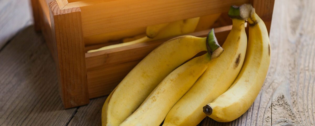 Banana On Wooden Box Background, Ripe Banana Fruit On Floor - Bu
